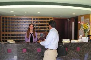 Los 3 mejores hoteles cerca de la embajada de Estados Unidos 5 Recepción Hotel Palermo