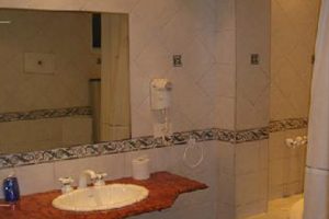 Los 3 mejores hoteles cerca de la embajada de Estados Unidos 7 Baño habitación Hotel Palermo